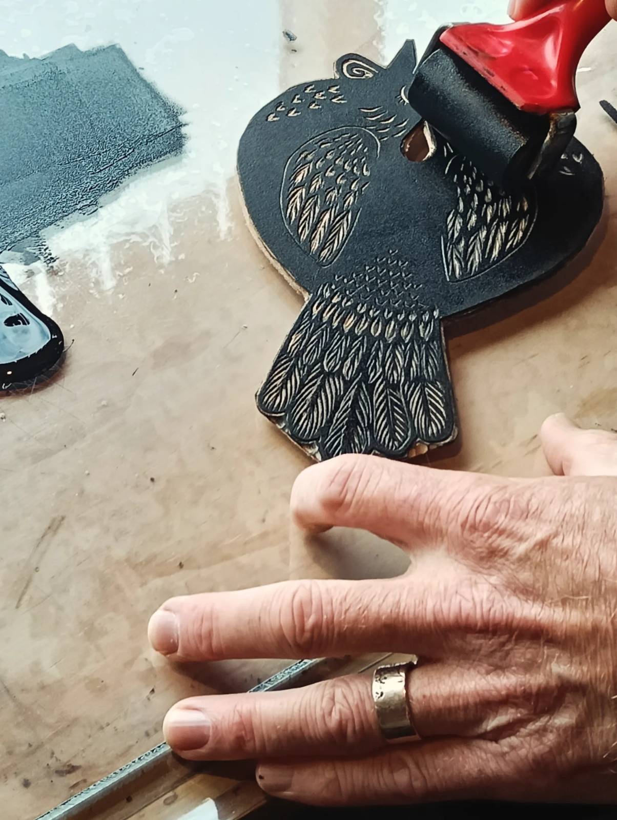 Man using ink roller